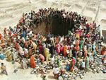 کشیدن آب از چاه در گاجارات هند

#هندوستان 