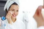 اشتباه پوست خراب کن در شستشوی صورت

روتین مراقبت از پوست شما معمولا با شستن آغاز می شود و با شستن نیز پایان می یابد . حتما پیش خودتان فکر می کنید ک...