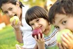 فرزندتان میوه نمی‌ خورد؟ این راه‌حل را بخوانید

یک مطالعه جدید نشان داد که دانش‌آموزان دبیرستانی به اندازه کافی میوه و سبزی مصرف نمی‌کنند. اگر مشاه...