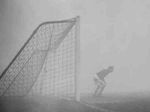 در سال 1937 بازی چلسی و چارلتون به علت مه غلیظ در دقیقه 60 متوقف شد اما دروازه بان چارلتون سم بارتر...