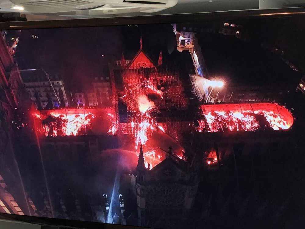 عکسی ترسناک از آتش سوزی کلیسای نوتردام این کلیسای