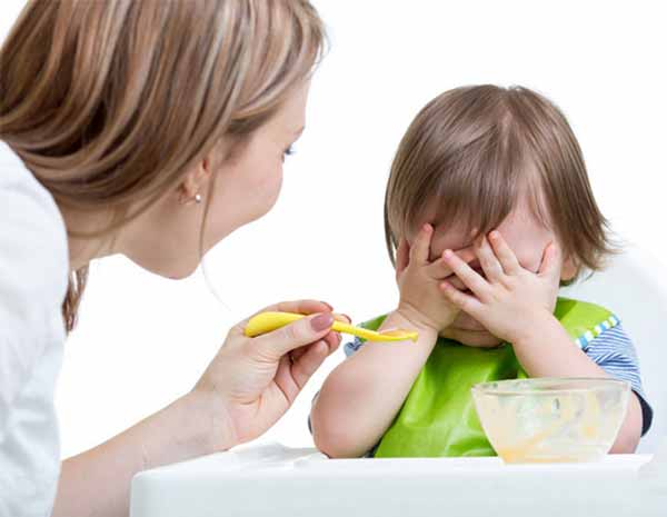 یکی از اشتباهات بزرگ والدین در برخورد با بدغذایی 
