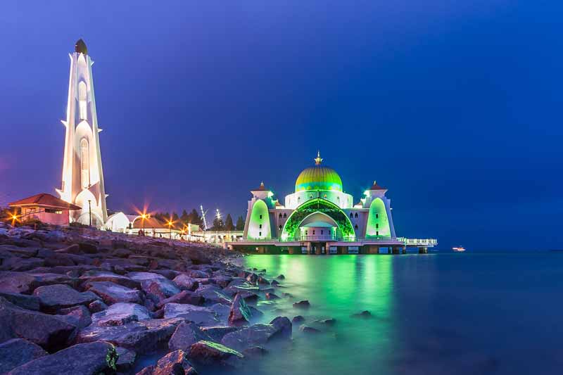 مسجد زیبای سلات ملاکا در مالزی Masjid Selat Melak