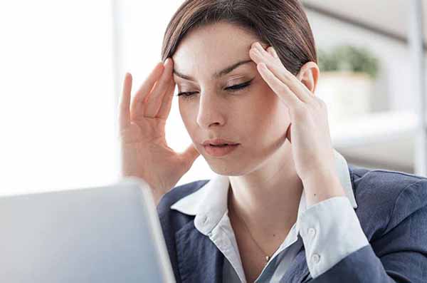 درمان انواع سردرد  درد در پیشانی استشمام سرکه و م