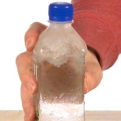 سلامتی بطریهای پلاستیکی آب را هرگز در فریزر قرار 