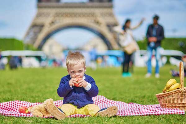 از چه سنی سفر برای کودک مناسب است  بين شش ماهگی ت