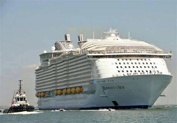 بزرگ‌ترین کشتی مسافربری جهان 2100 خدمه این کشتی م