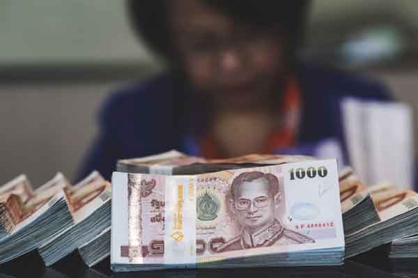 پا گذاشتن روی پول تایلند غیر قانونی است چون تصویر