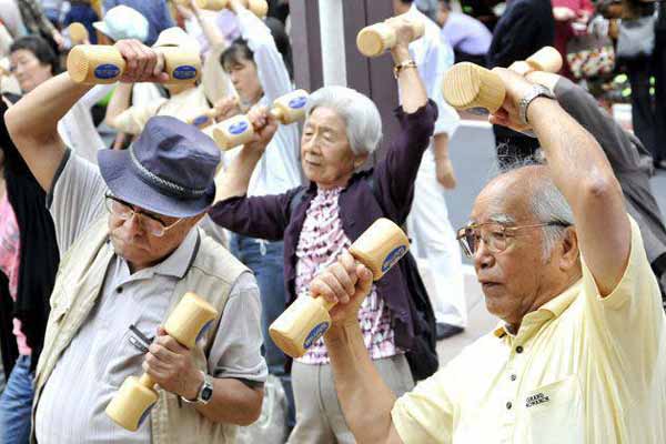 ژاپن بیشترین تعداد افراد بالای 100 سال در جهان رو