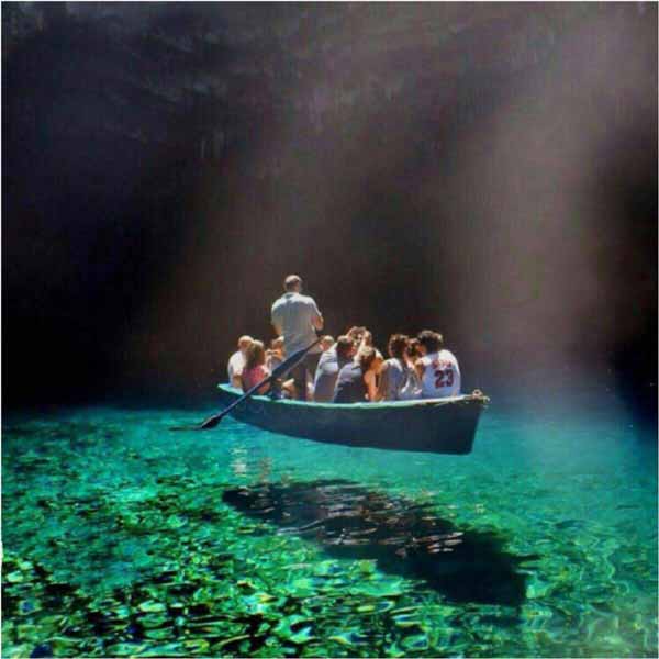 دریاچه ملیسانی در یونان آب این دریاچه بقدری شفاف 