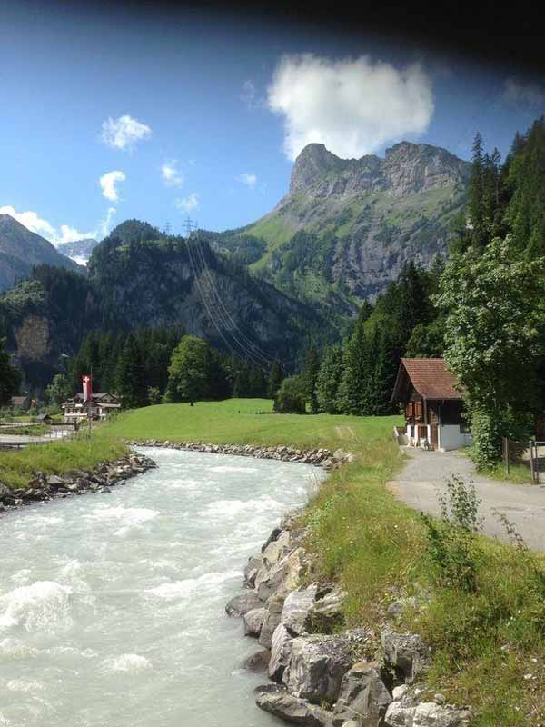 آخرش باید قهرمان خودت باشی؛ چون همه مشغول نجات خو