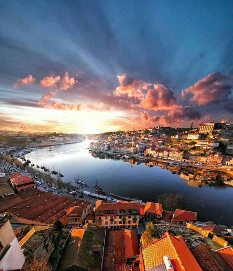 جهانگردی نمایی زیبا از شهر پورتو در پرتغال که اکث