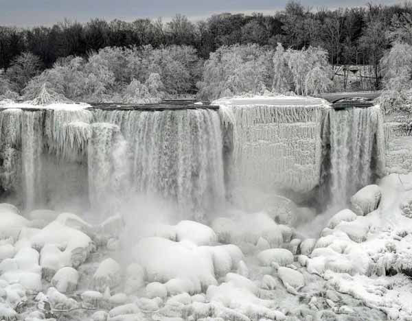 آبشار نیاگارا یخ زد با توجه به سرمای شدید در اونت