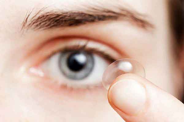 خطر انتقال ویروس کرونا با لنزهای چشمی این روز‌ها 