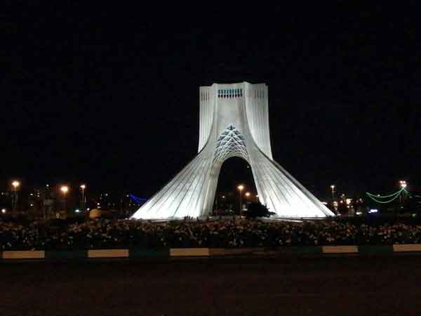 میدان آزادی امشب عکس نیلوفر متاجی عصر ایران تهران