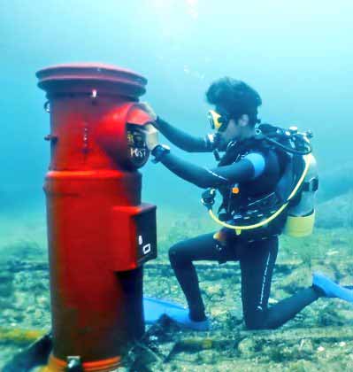صندوق پست فعالی که در عمق ۱۰ متری زیر آب در شهر س