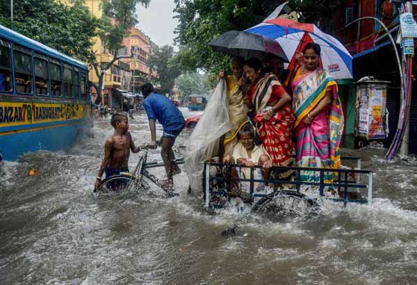 سیلاب موسمی در شهر کلکته هند گاردین عصرایران هندو