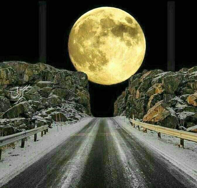 تصويری از ماه کامل بدر  در خیابان اقیانوس اطلس در