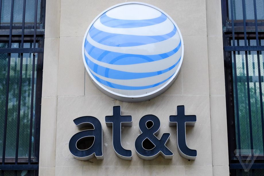 AT &T مبلغ 5/25 میلیون دلار برای قطع 911 که منجر به از دست رفتن 15000 تماس شد، جریمه شد.