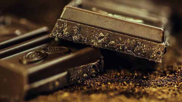 افرادی که شکلات تلخ می‌خورند کمتر به افسردگی مبتل