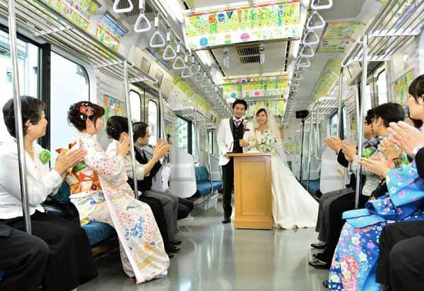 ژاپنی‌ها برای افزایش آمار ازدواج، قطار آشنایی دخت