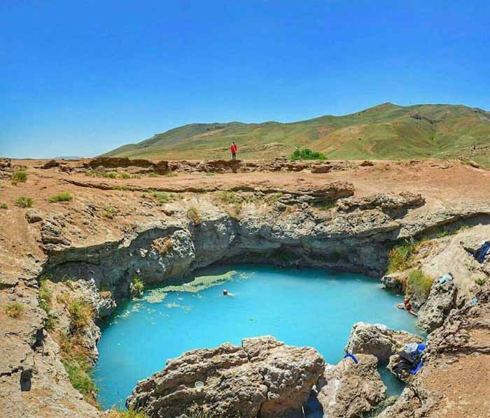 چشمه آبگرم قينرجه در جنوب مشگين شهر اردبيل با دما