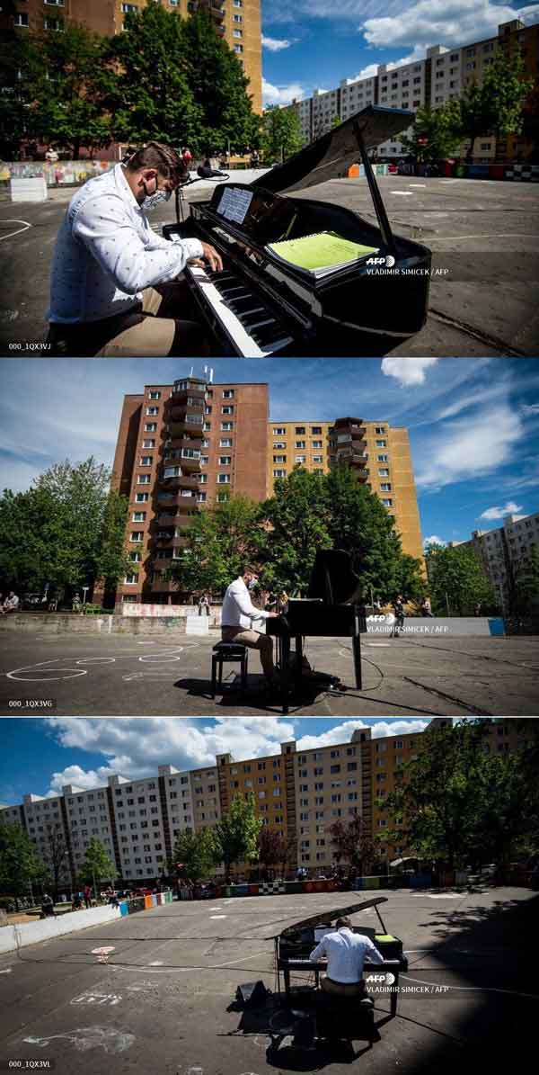 پیانو زدن یک پیانیست وسط بلوک های آپارتمانی در بر