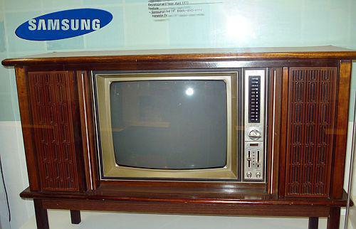 اولین تلویزیون سیاه سفید ساخت سامسونگ 1970 سامسون
