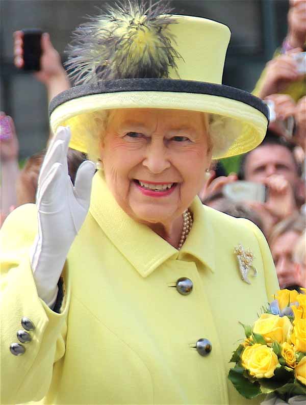 ملکه الیزابت دوم 91 ساله پیرترین رهبر جهانه و 65 