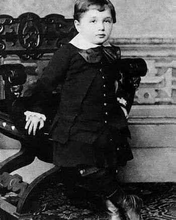 عکسی کمتر دیده شده از آلبرت انیشتین در ۳ سالگی مر