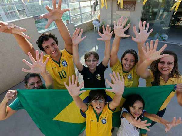 خانواده ۱۲ انگشتی یک خانواده برزیلی که هم تعدادشا