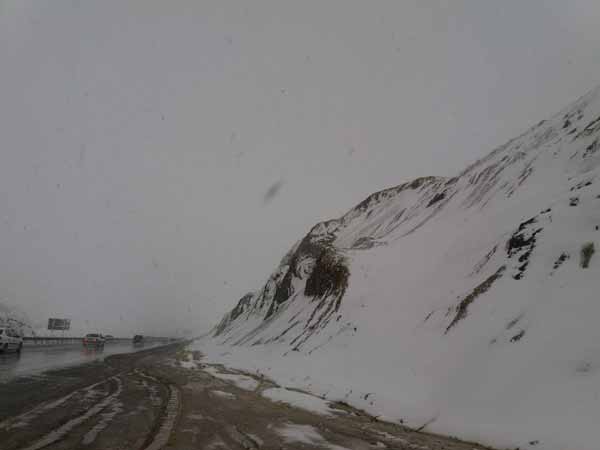 هم اکنون؛ بارش شدید برف در کوهین جاده قزوین به ر - گیتی شو