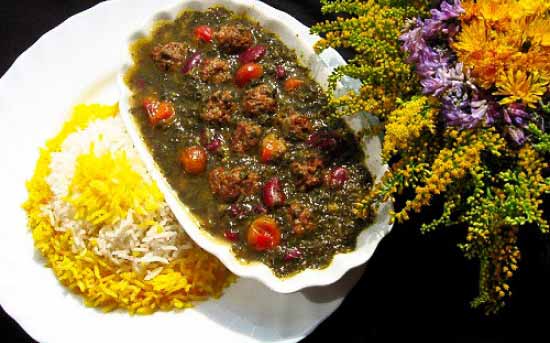 خورش آلو اسفناج دوتا پياز بزرگ پيازُ نگيني خورد ك