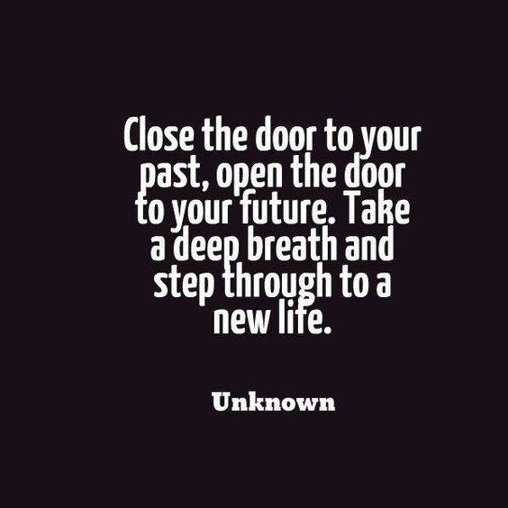 در را به روی گذشته خود ببند، در را به روی آینده خ