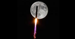 شکار تصویر باشکوه پرواز یک موشک از مقابل ماه/ برا