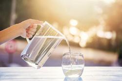 با افزایش سن، افراد باید آب بیشتری بنوشند
