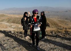 تلاش برای فتح اورست توسط د‌ختر 18 ساله افغان + عکس