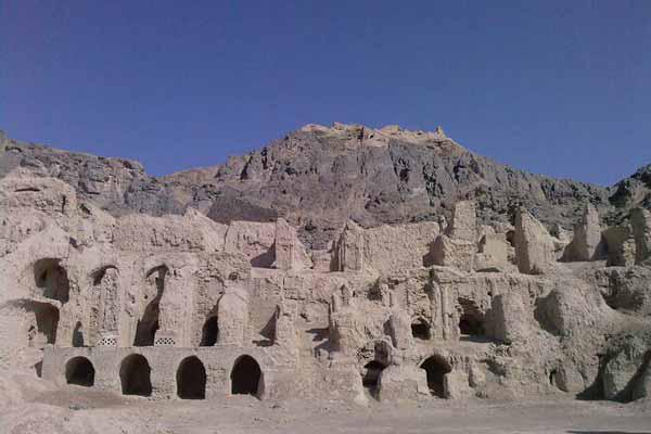 کوه خواجه یا كوه رستم تنها بلندی سیستان است که در