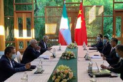 ظریف و وزیر خارجه چین با یکدیگر گفتگو و تبادل نظر