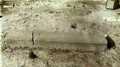 سنگ مزار فردوسی در حدود سالهای ۱۳۱۵ خورشیدی  این 
