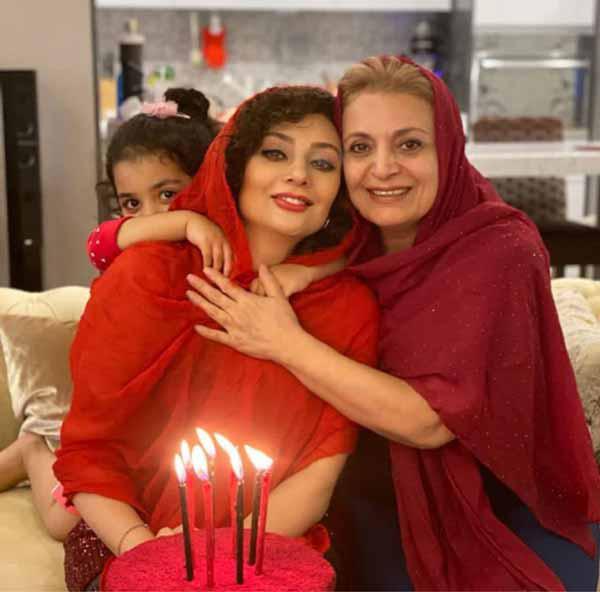 جشن تولد یکتا ناصر در کنار مادر و دخترش  یکتا_ناصر