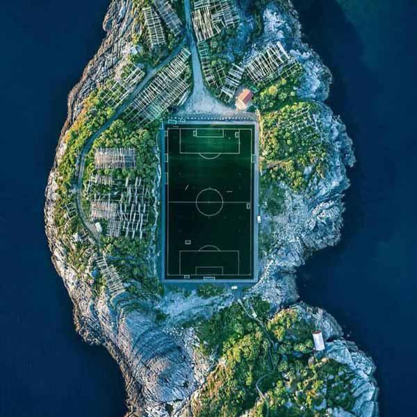 جزیره فوتبال در نروژ اين ورزشگاه فوق العاده زيبا 