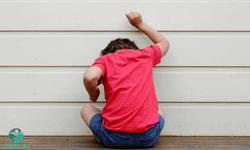 خودآزاری در کودکان اوتیسم | علت خودزنی ها در کودک