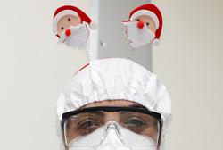 کریسمس کرونایی در بیمارستان‌های جهان (+عکس)