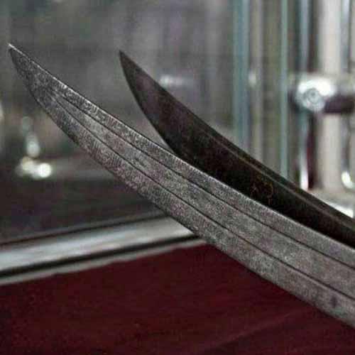 این شمشیر نادر شاه افشار از موزه ی کوچکی در روستا