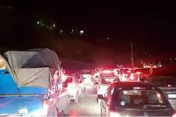 ترافیک سنگین در آزادراه تهران - کرج/ مه‌گرفتگی در