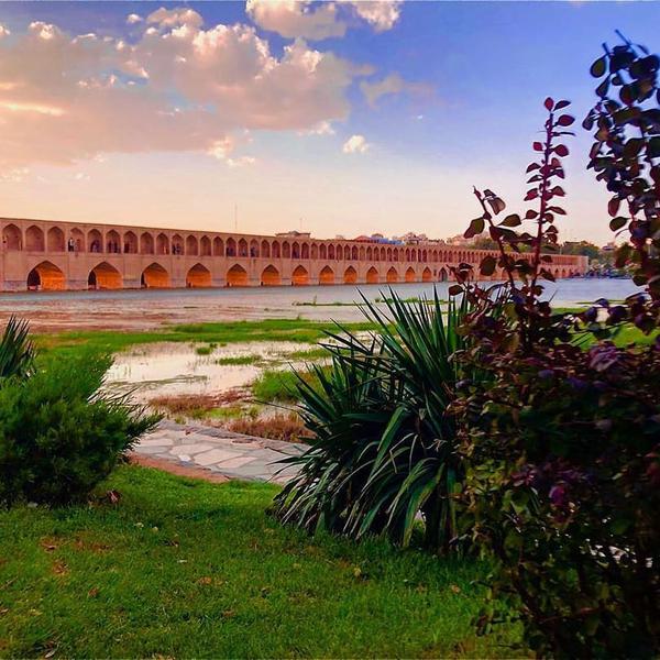 ‏اصفهان زیبا سی و سه پل 😍😍😍 #iran #travel #nature