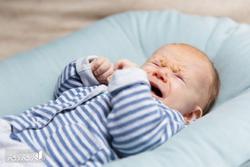 علت گریه شدید نوزاد چیست و چه باید کرد؟