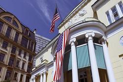 برخورد یک خودرو به ساختمان سفارت آمریکا در روسیه