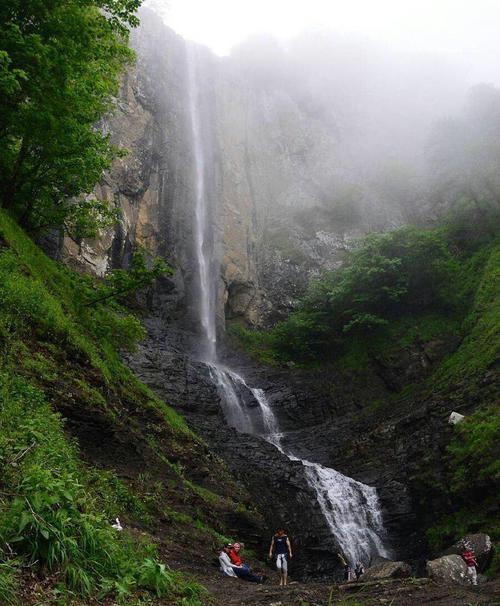 آبشار لاتون در ۱۵ کیلومتری آستارا